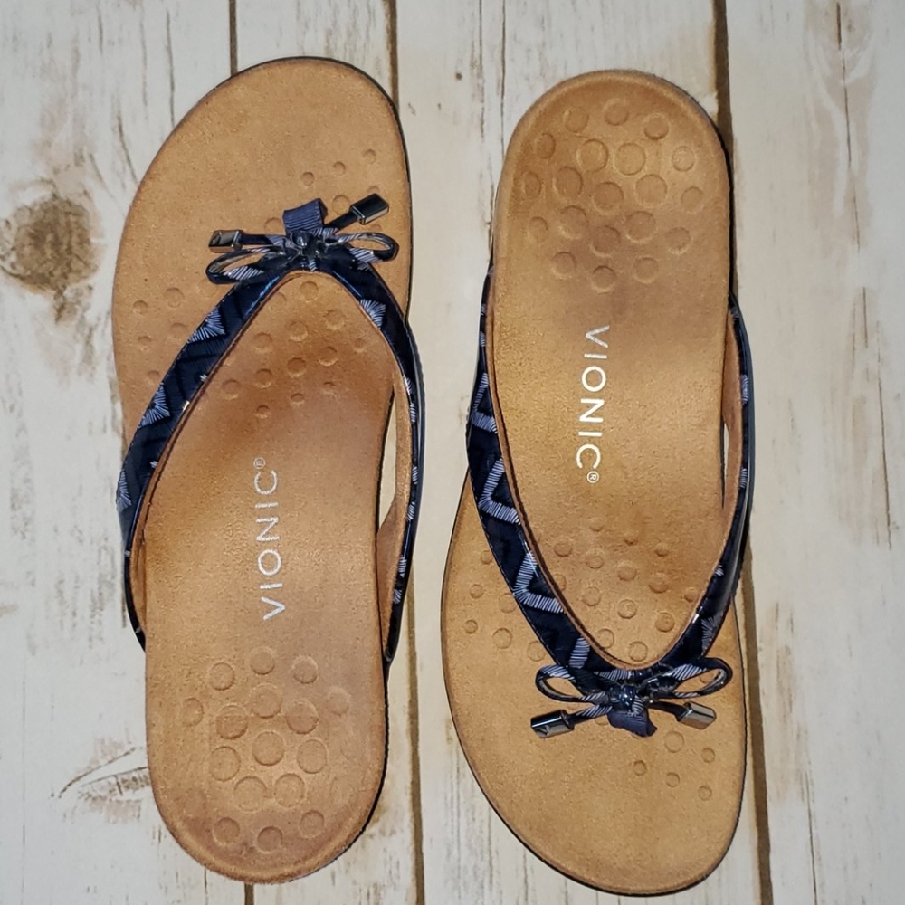 New! Vionic Bella sandal in navy